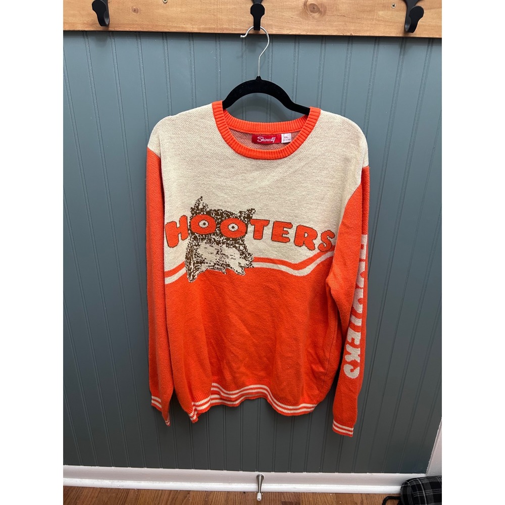 Shinesty Hooters Mens XXL Orange Cream Knit Graphic Crewneck Sweater Retro Logo